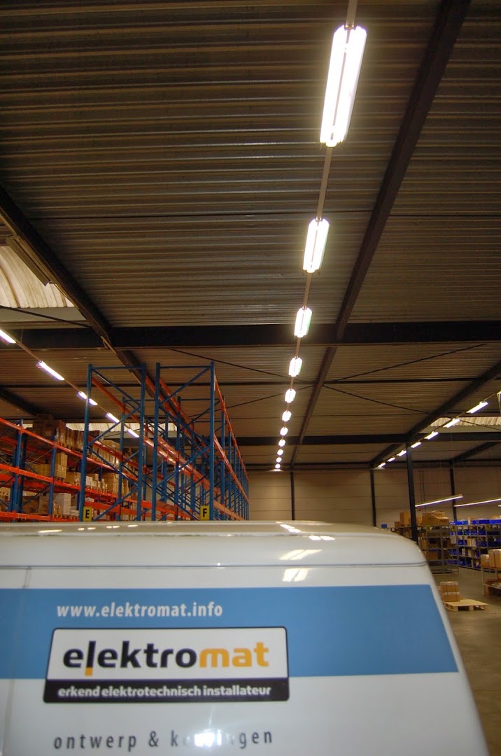Bedrijfsbus van Elektromat, erkend elektrotechnisch installateur